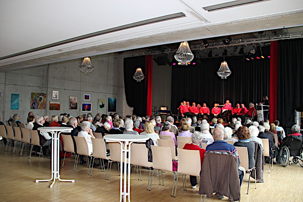 Blick über den Saal