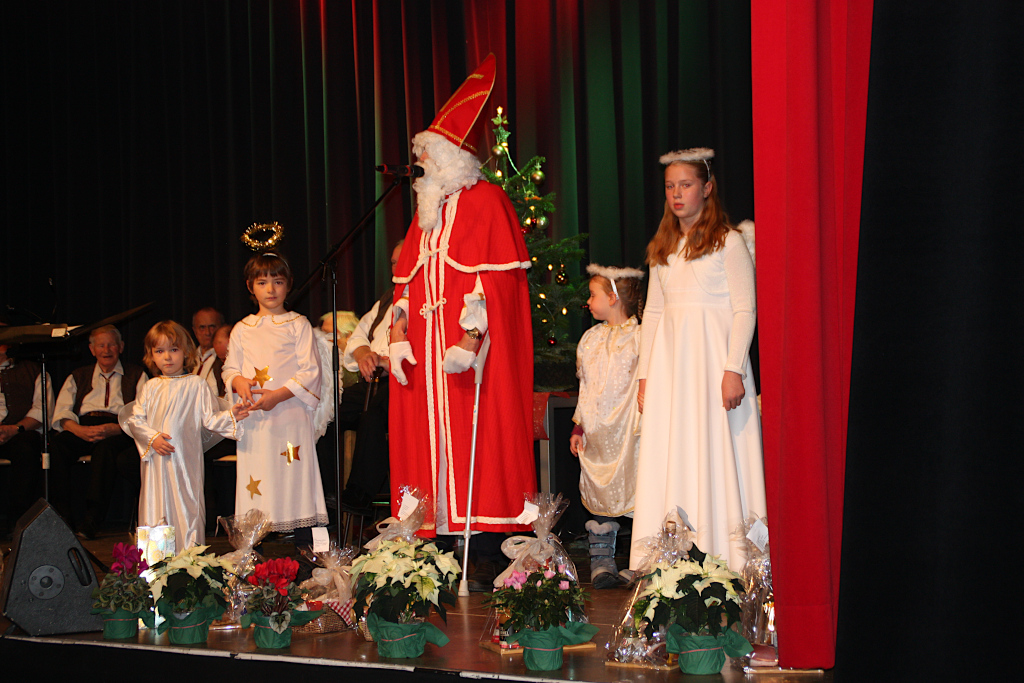 Nikolaus auf Bühne