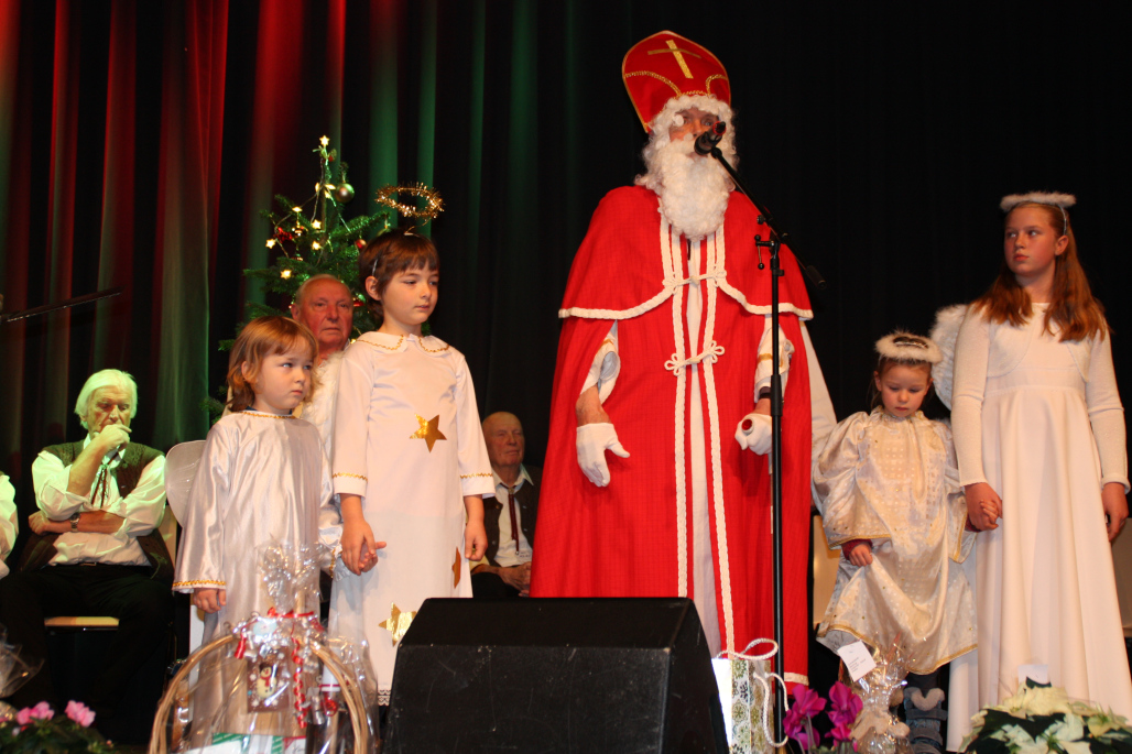 Nikolaus auf Bühne